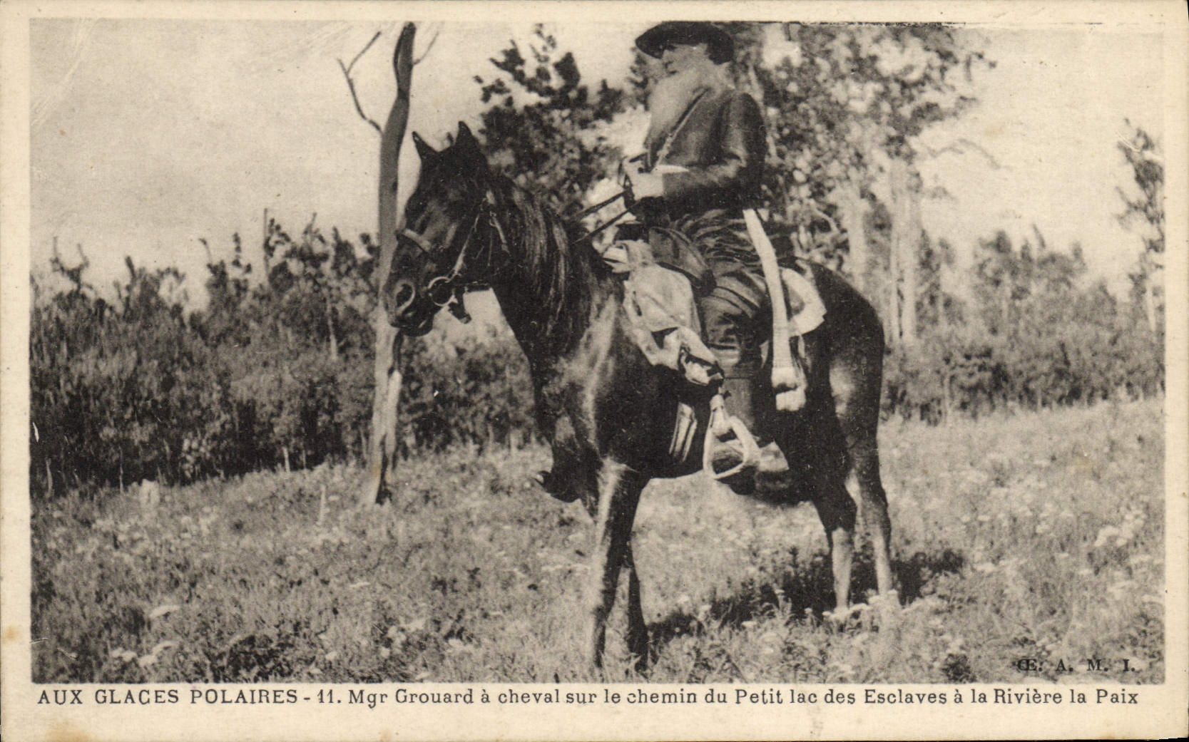 CPA Polaire Aux glaces polaires Mgr Grouard a cheval sur le chemin du Petit Lac des esclaves a la riviere de la paix