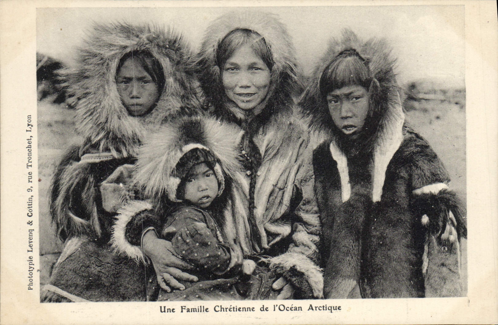 CPA Polaire Une famille chretienne de l'Ocean Arctique