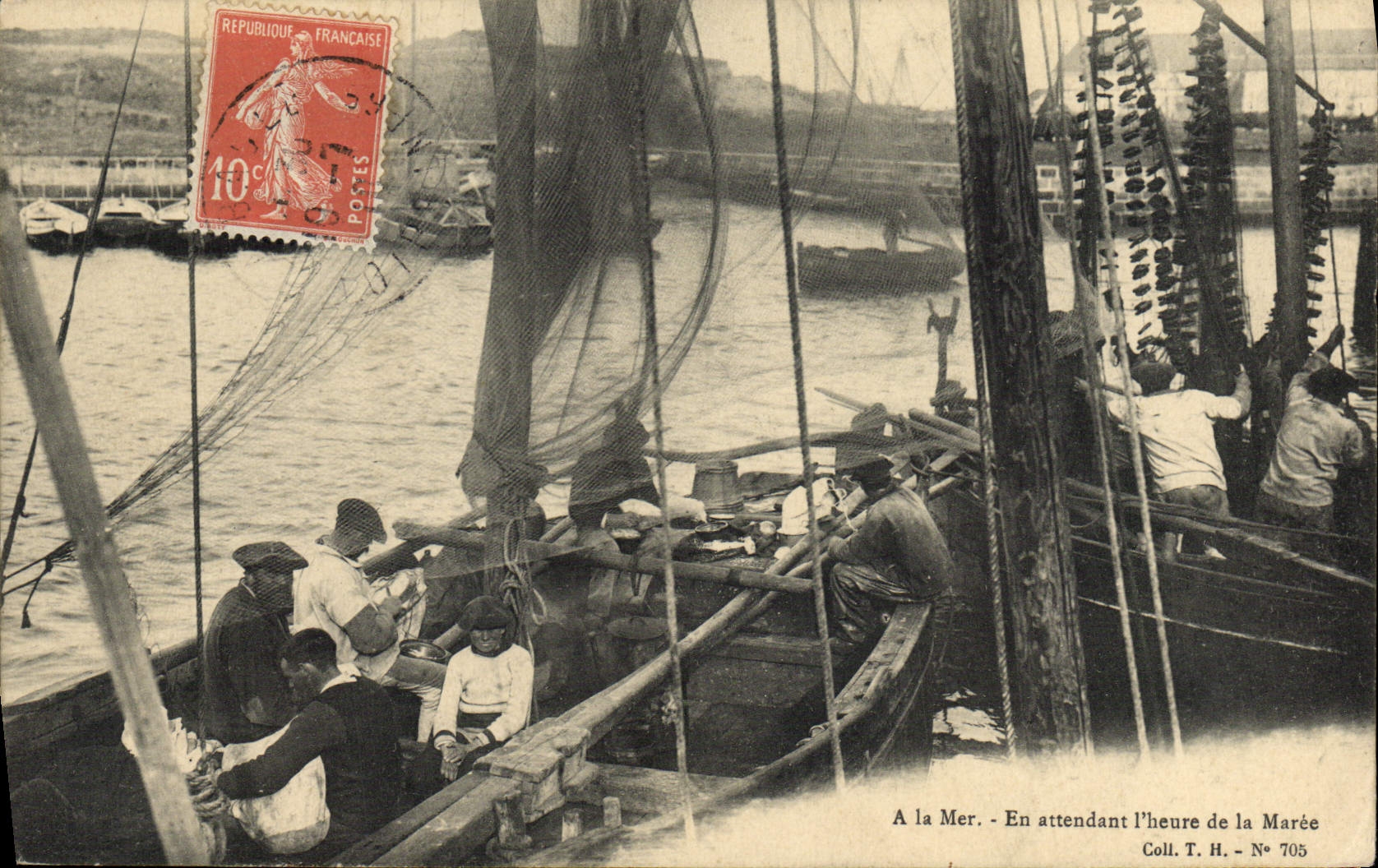 VINTAGE POSTCARD Boat of sin While waiting for the hour of the tide