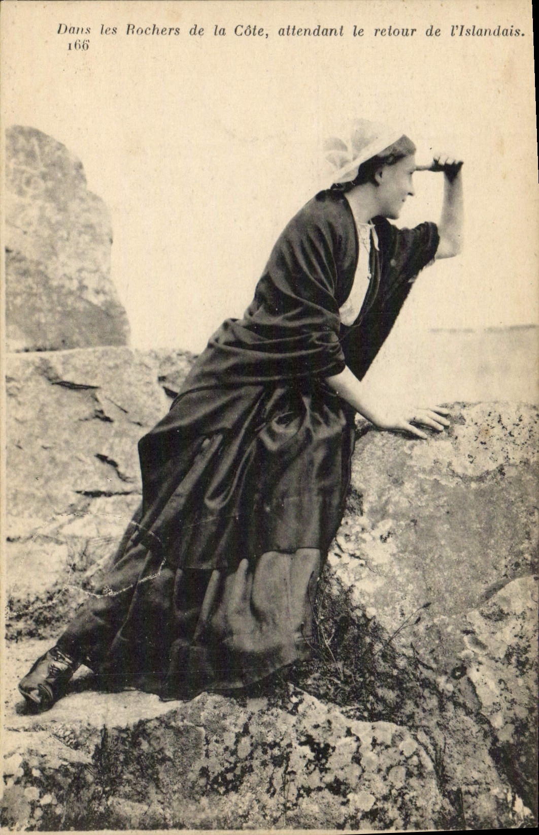 Barco de la POSTAL de la VENDIMIA del pecado en las rocas de la dimensión que aguarda la vuelta del islandés