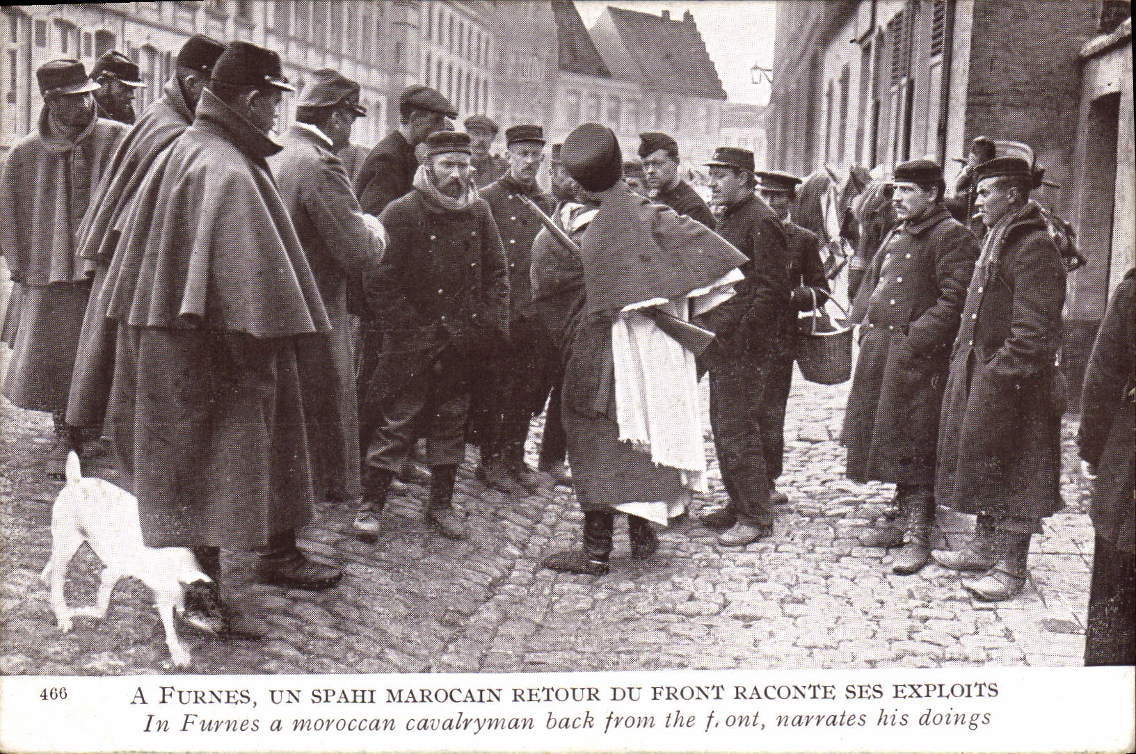 CPA Militaria A Furnes Un Spahi Marocain retour du front raconte ses exploits