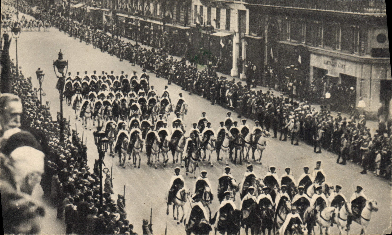 CPA Militaria Spahis Algeriens