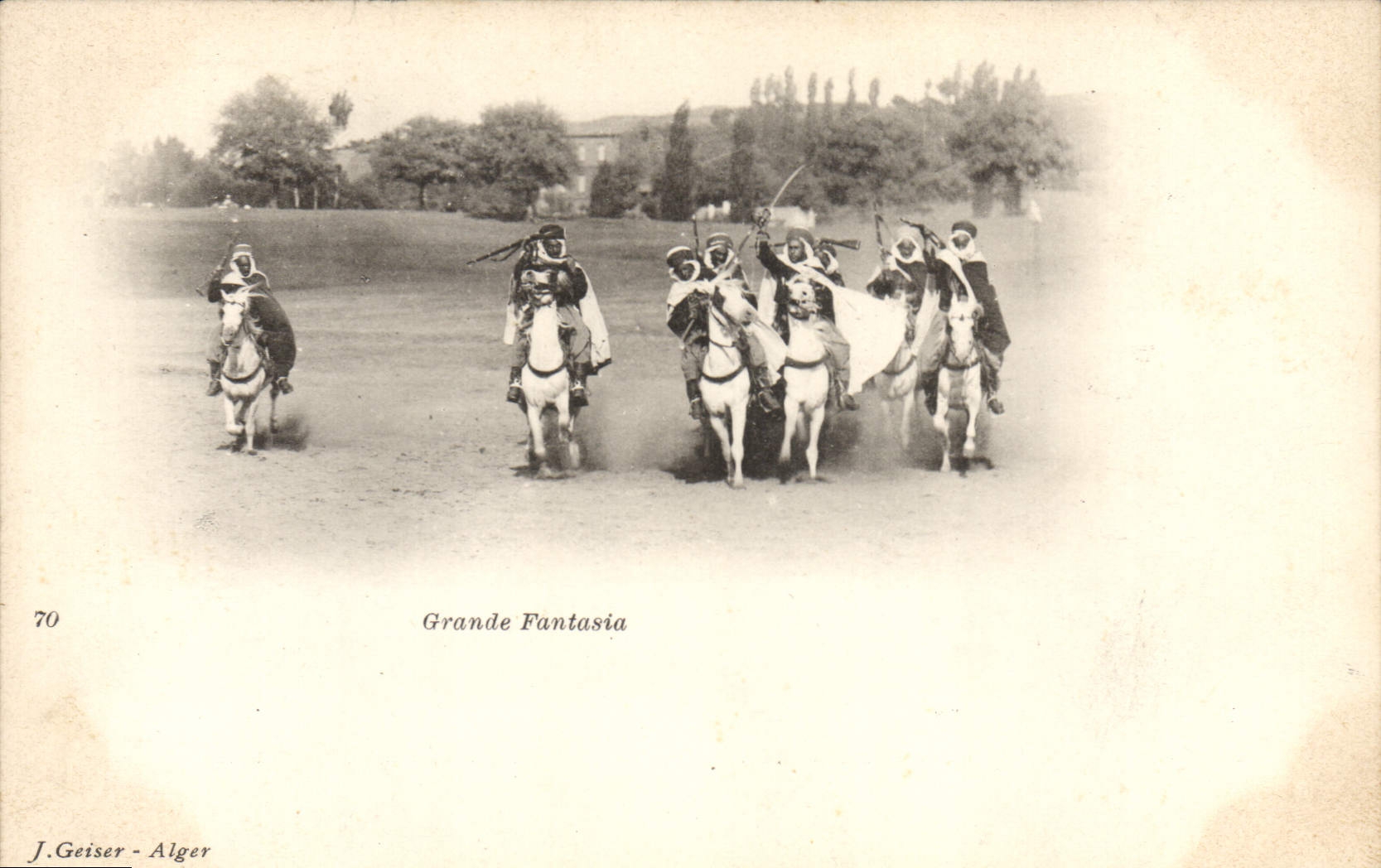 CPA Militaria Grande Fantasia Spahis 