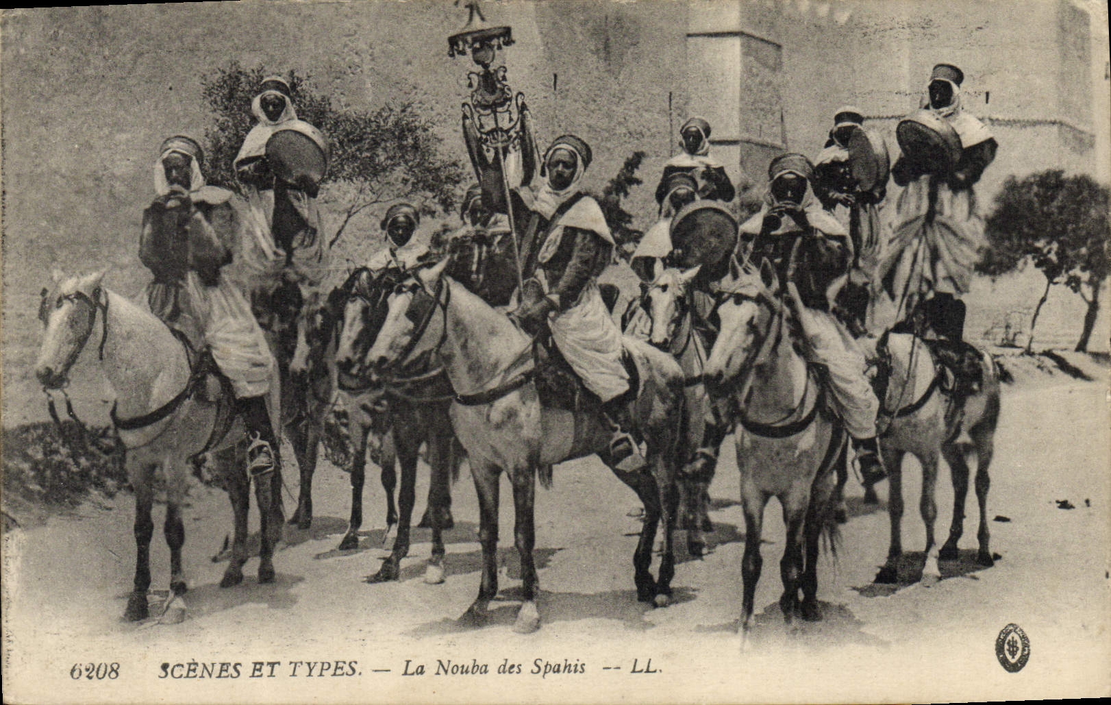 CPA Militaria La Nouba des Spahis