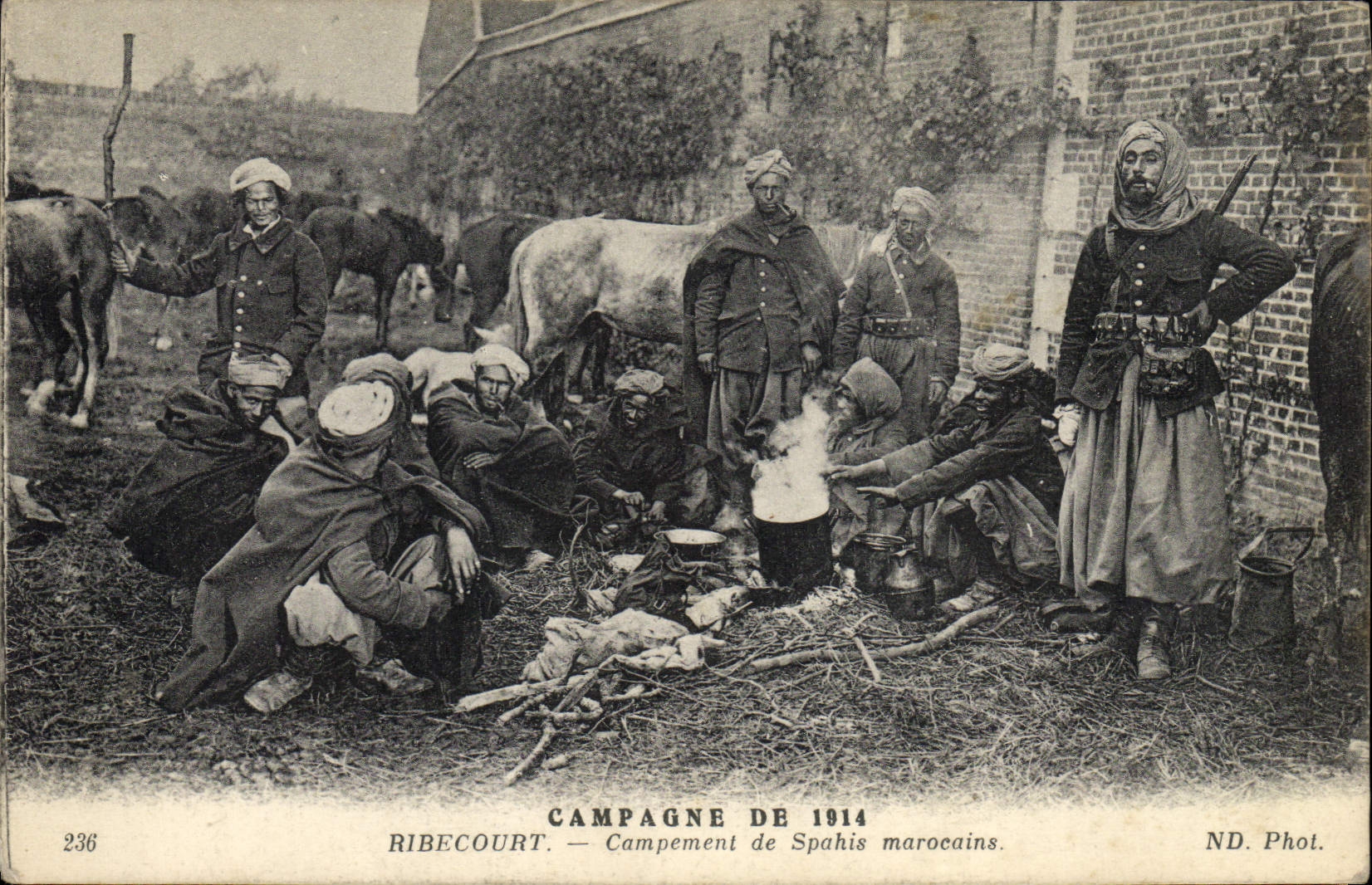 CPA Militaria Ribecourt Campement de Spahis marocains