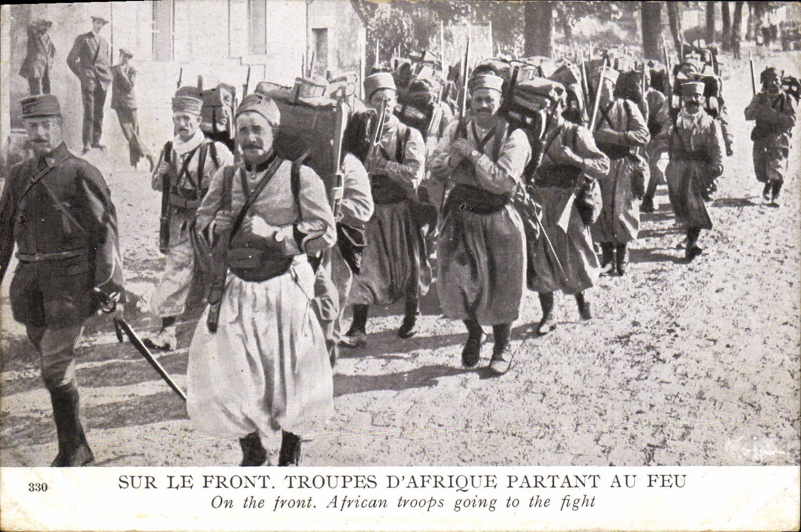 POSTAL Militaria de la VENDIMIA en la cara de África que se va para encender Spahis