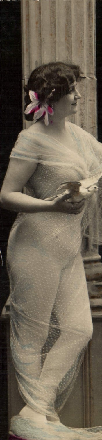 VINTAGE POSTCARD Theater Liliane Woman