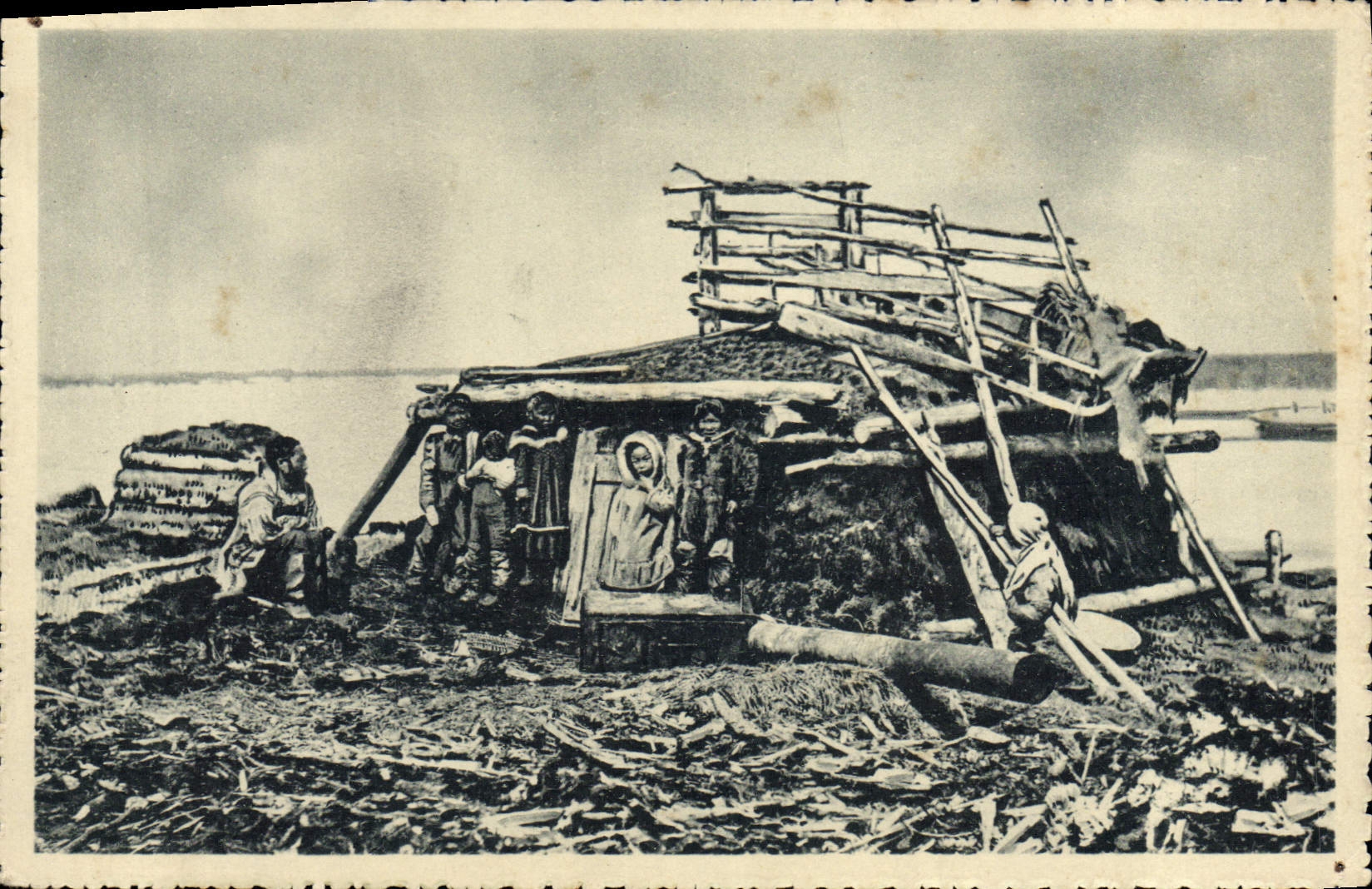 CPA Polaire Alaska Sur le fleur Yukon une maison d'esquimau