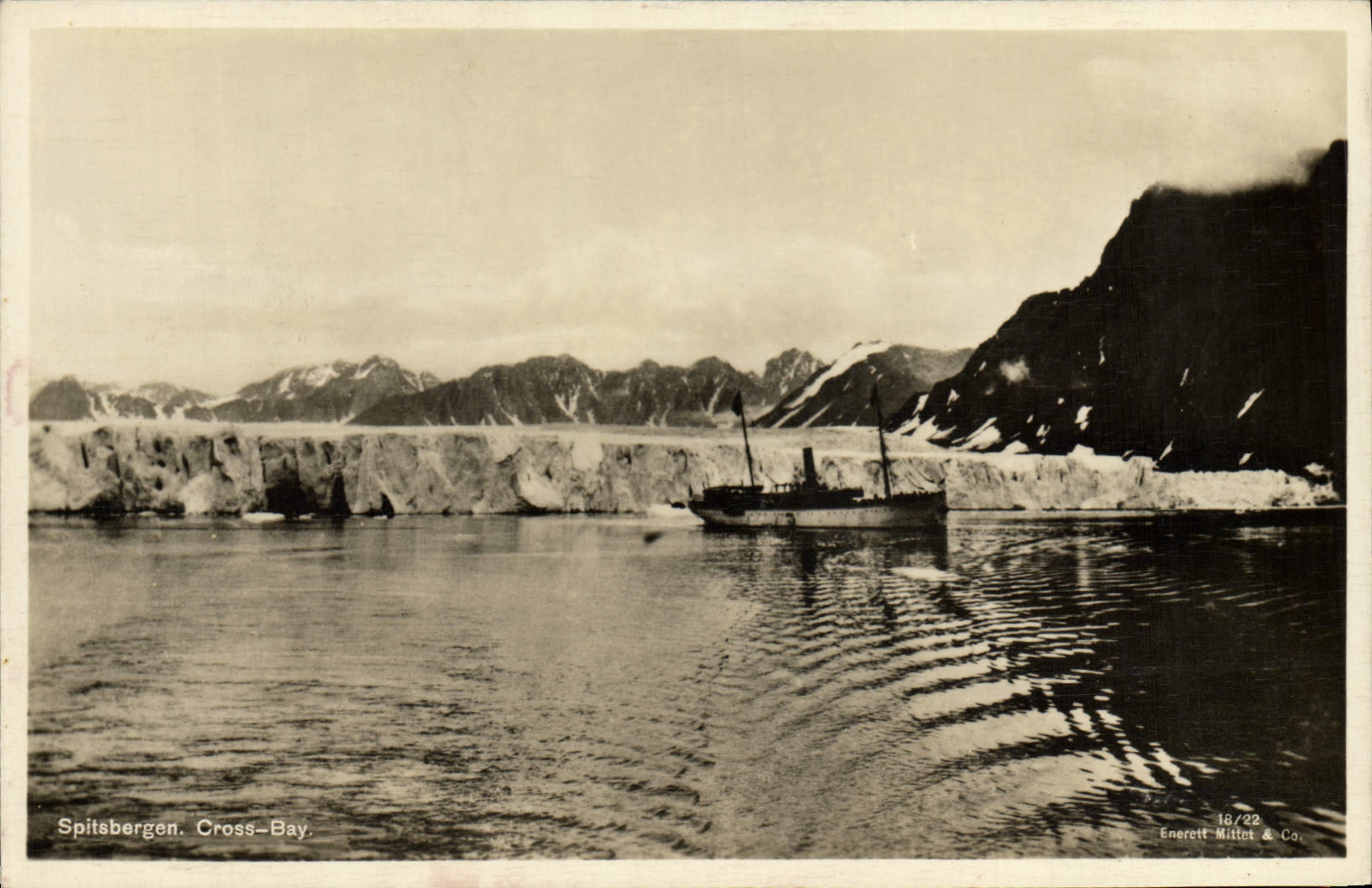 CPA Polaire Spitsbergen Cross Bay Bateau