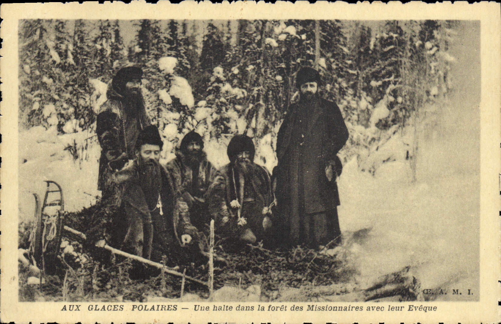 La POSTAL de la VENDIMIA polar con el polar hiela un alto en el taladro de los misionarios con su obispo