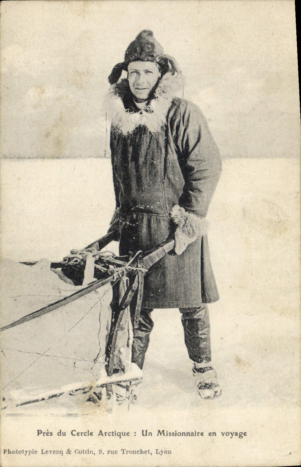 CPA Polaire Pres du Cercle Arctique Un missionnaire en voyage Pole Nord