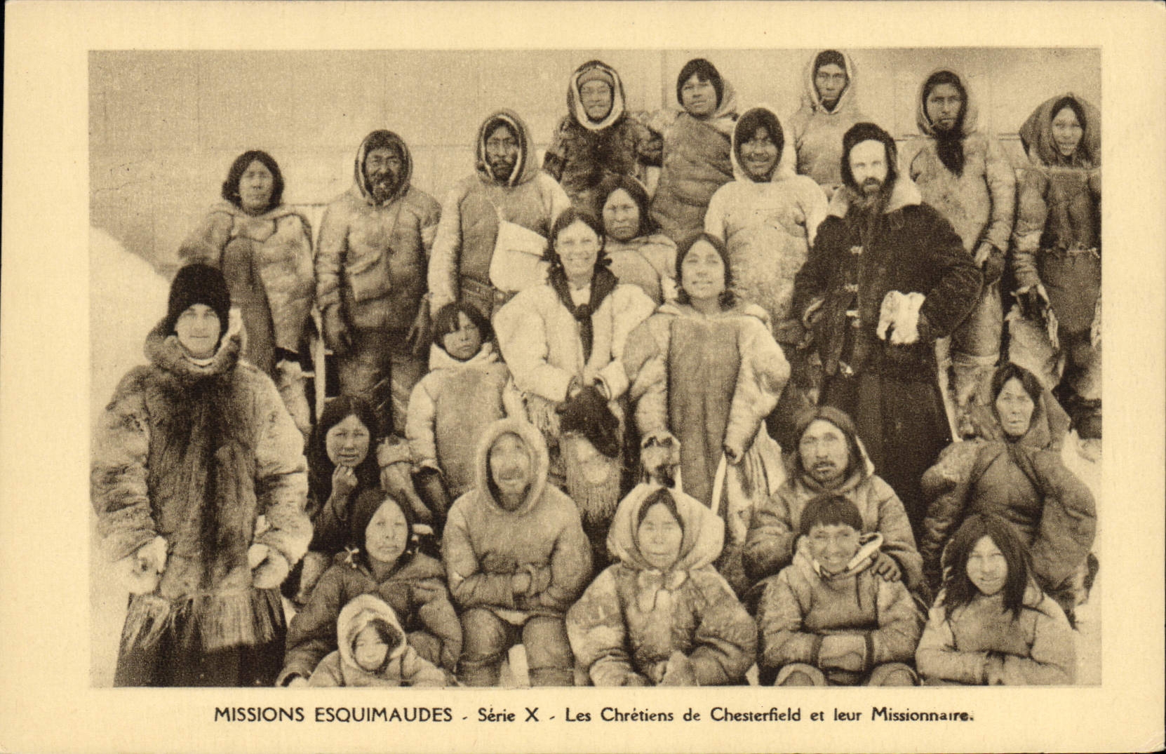 CPA Polaire Missions Esquimaudes Les chretiens de Chesterfield et leur missionnaire