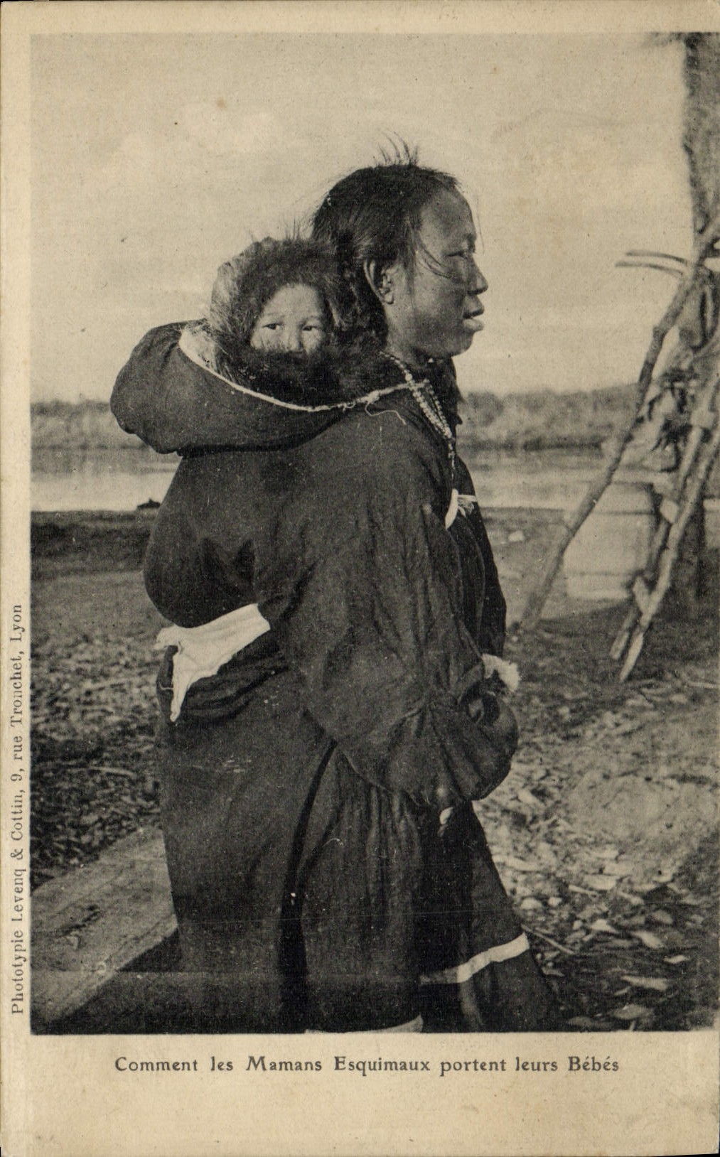 VINTAGE POSTCARD Polaire How the Moms Eskimos carry their babies