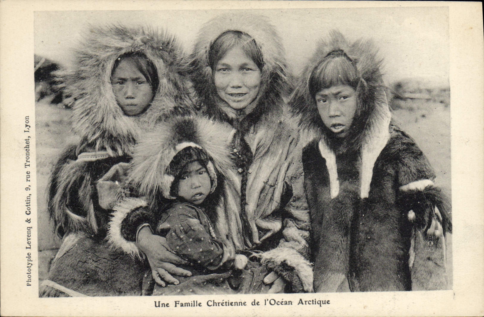 CPA Polaire Une famille chretienne de l'Ocean Arctique