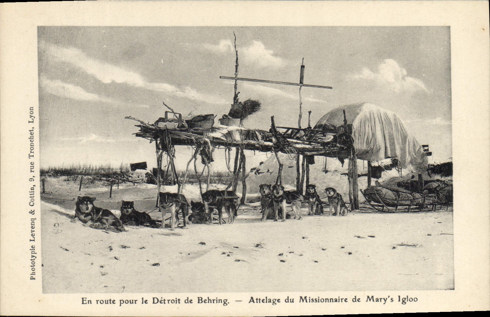 CPA Polaire En route pour le detroit de Behring Attelage du missionnaire de Mary's igloo