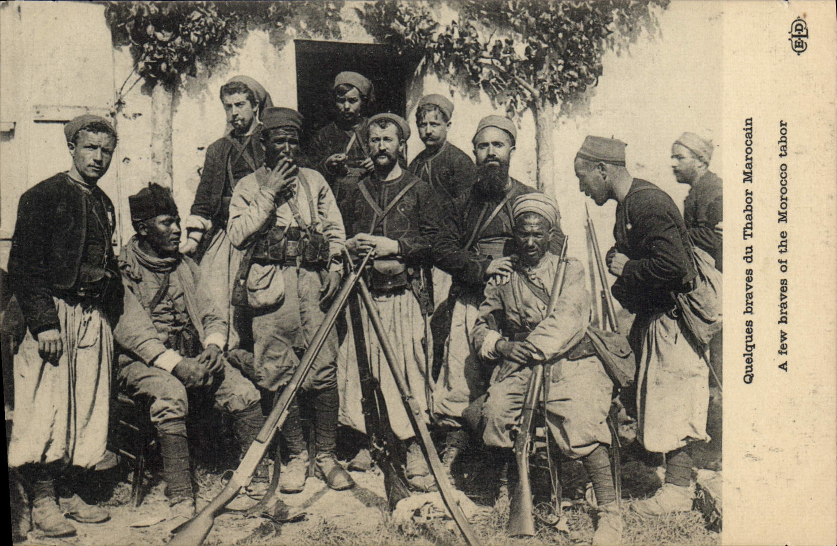 CPA Militaria Quelques braves du Thabr Marocain