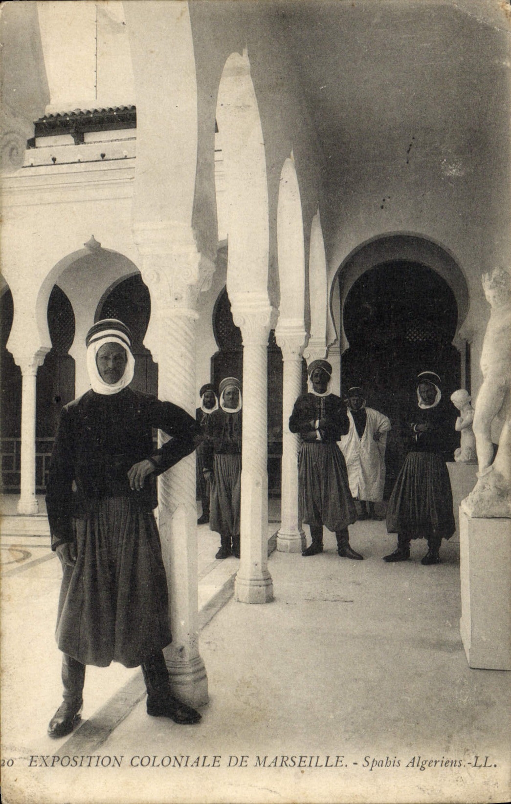 VINTAGE POSTCARD Militaria Fair colonial of Marseilles Spahis Algerian