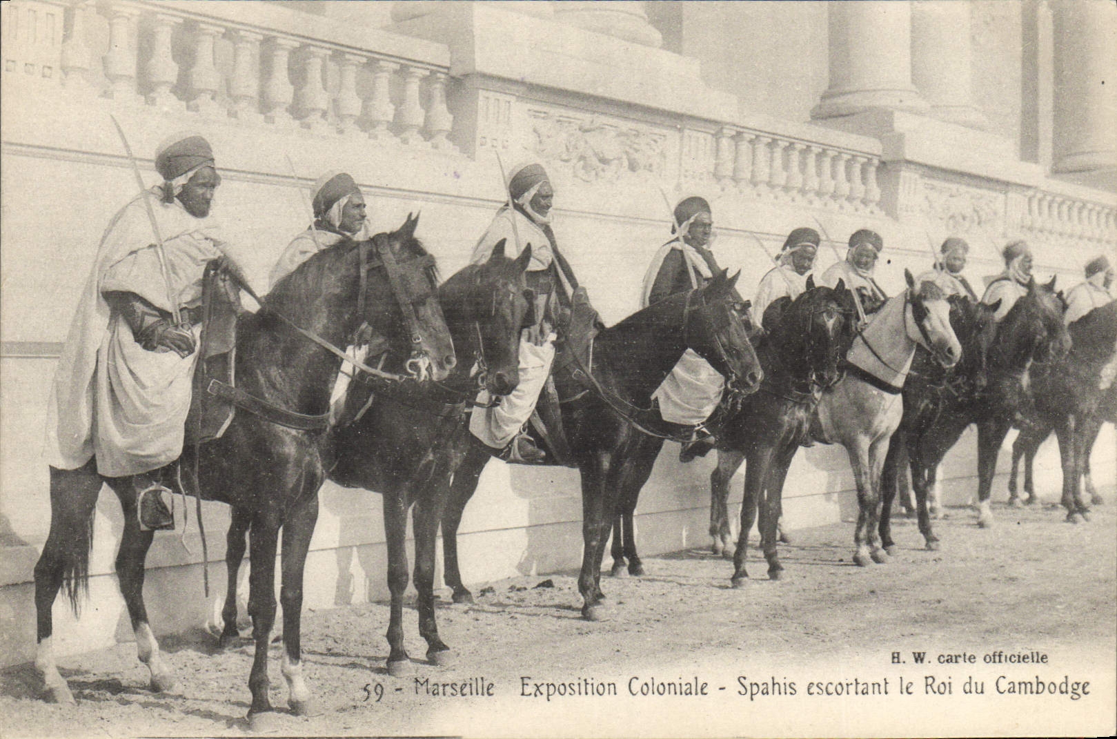 POSTAL Militaria Marsella Spahis colonial justo de la VENDIMIA que escolta al rey de Campuchea