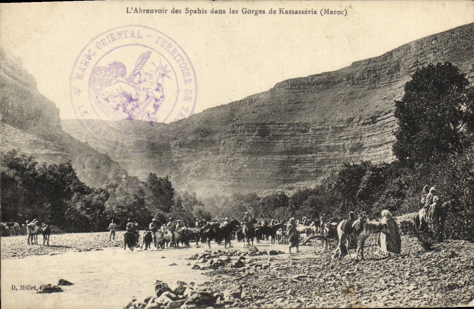 VINTAGE POSTCARD Militaria the feeding trough of Spahis in the throats of Kassasseria Morocco