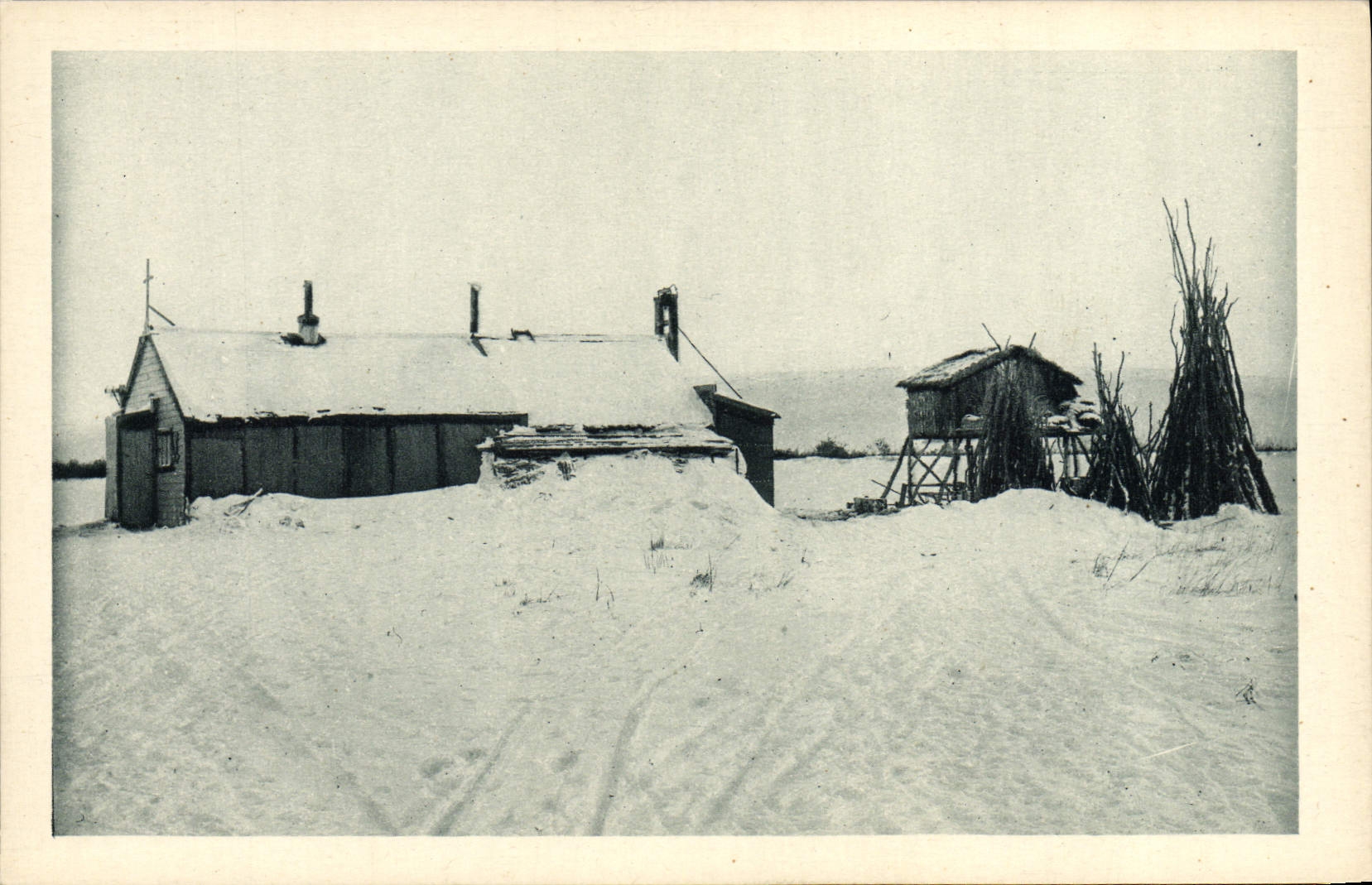 CPA Polaire Mission de ND de Lourdes Mary's igloo Alaska La derniere mission catholique avant le Pole Nord