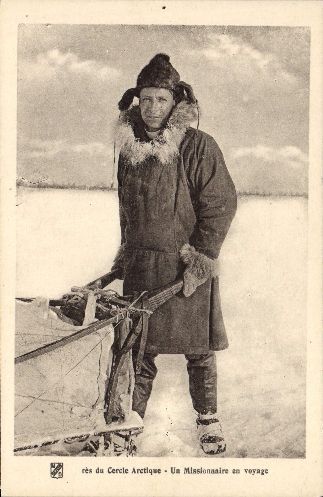 CPA Polaire Pres du cercle arctique Un missionnaire en voyage
