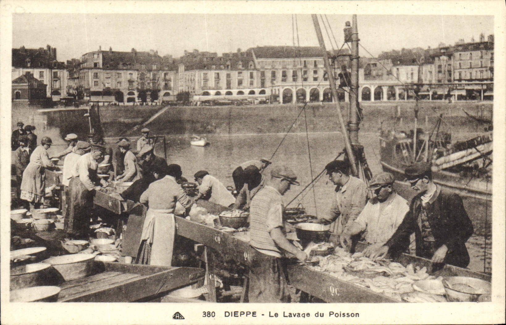 CPA Peche Dieppe Le lavage du poisson