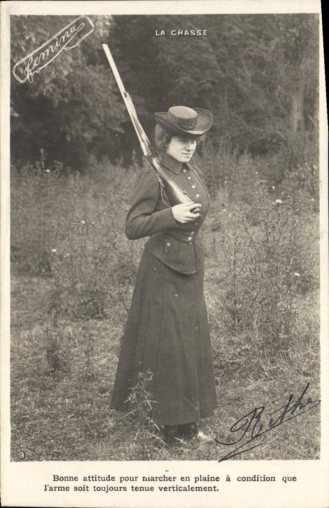 CPA Chien Chiens Chasse Femme Fusil 