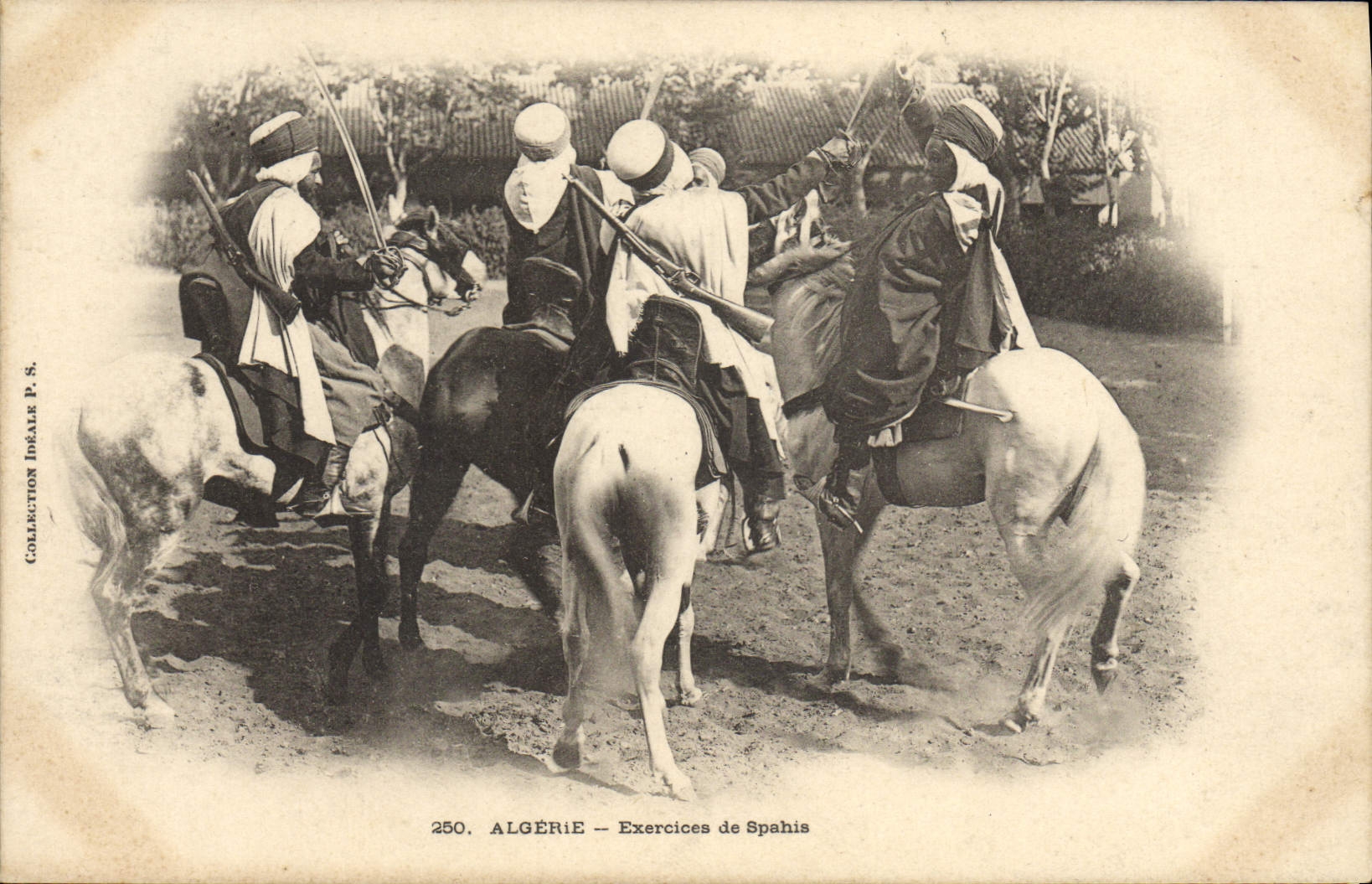 CPA Militaria Algerie Exercices de Spahis