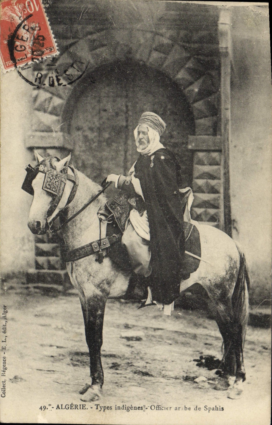 VINTAGE POSTCARD Militaria Algeria indigenous Standards Arab Officer of Spahis