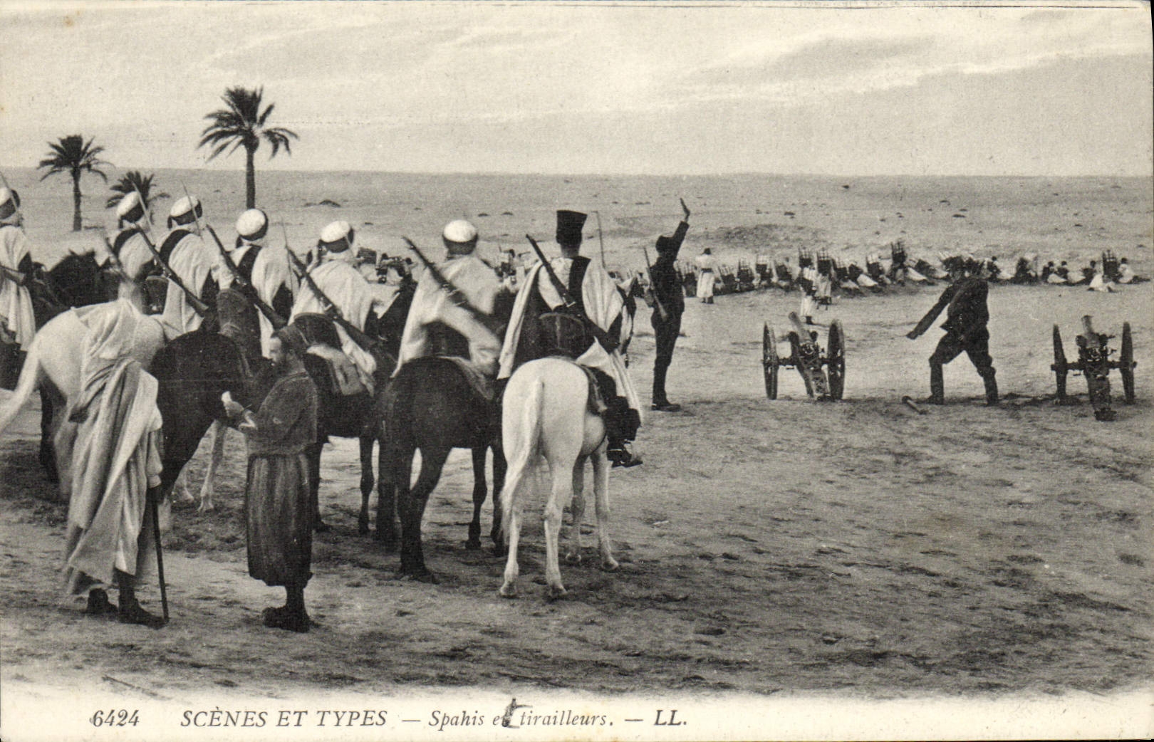 CPA Militaria Spahis et tirailleurs