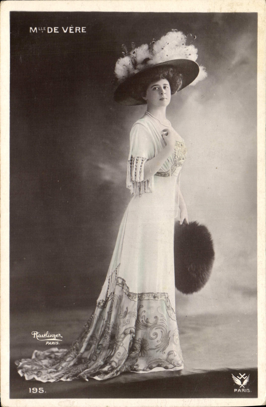 VINTAGE POSTCARD Woman Theater Miss de Vere