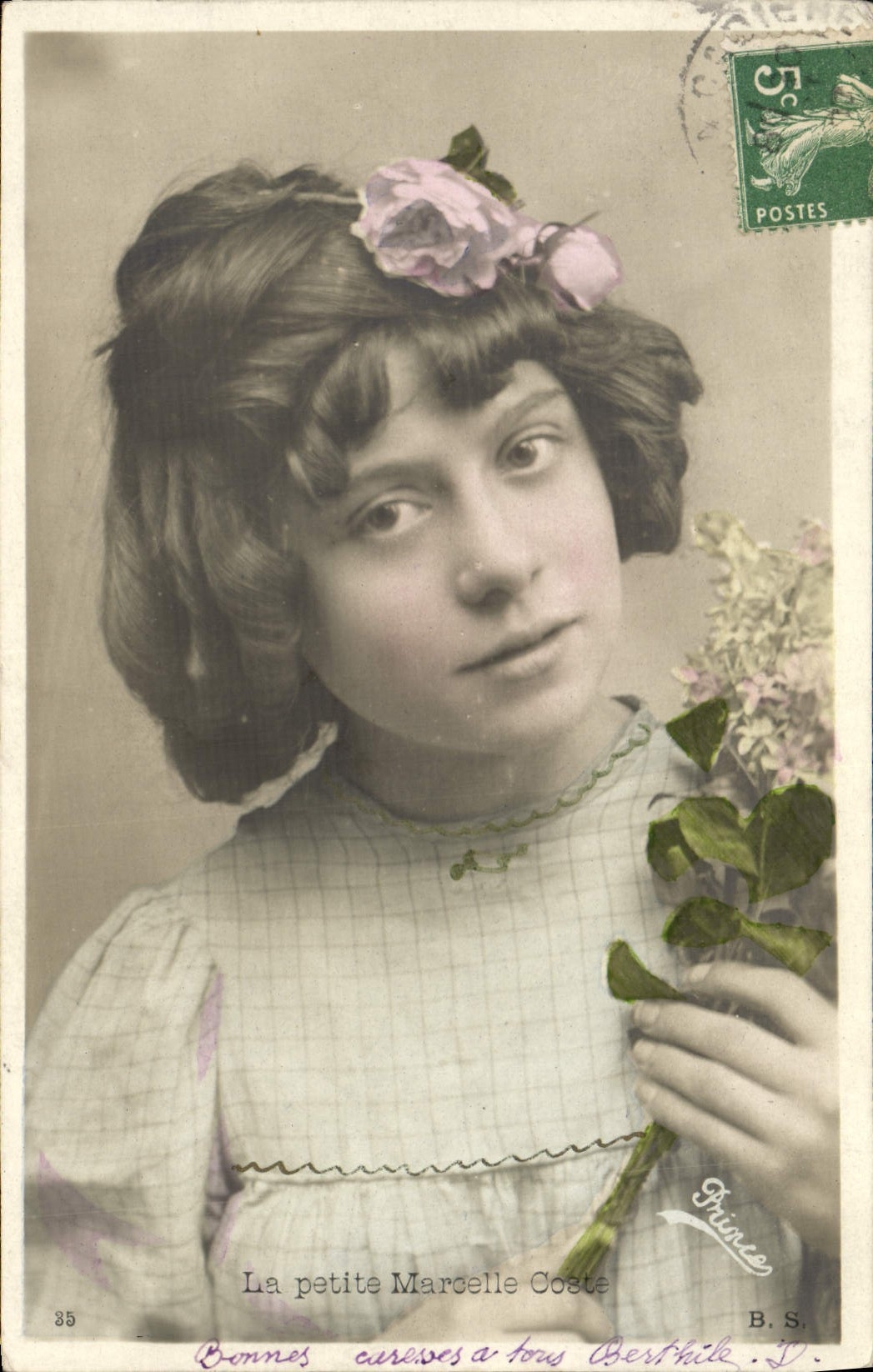 VINTAGE POSTCARD Woman Theater the small Marcelle Cosue