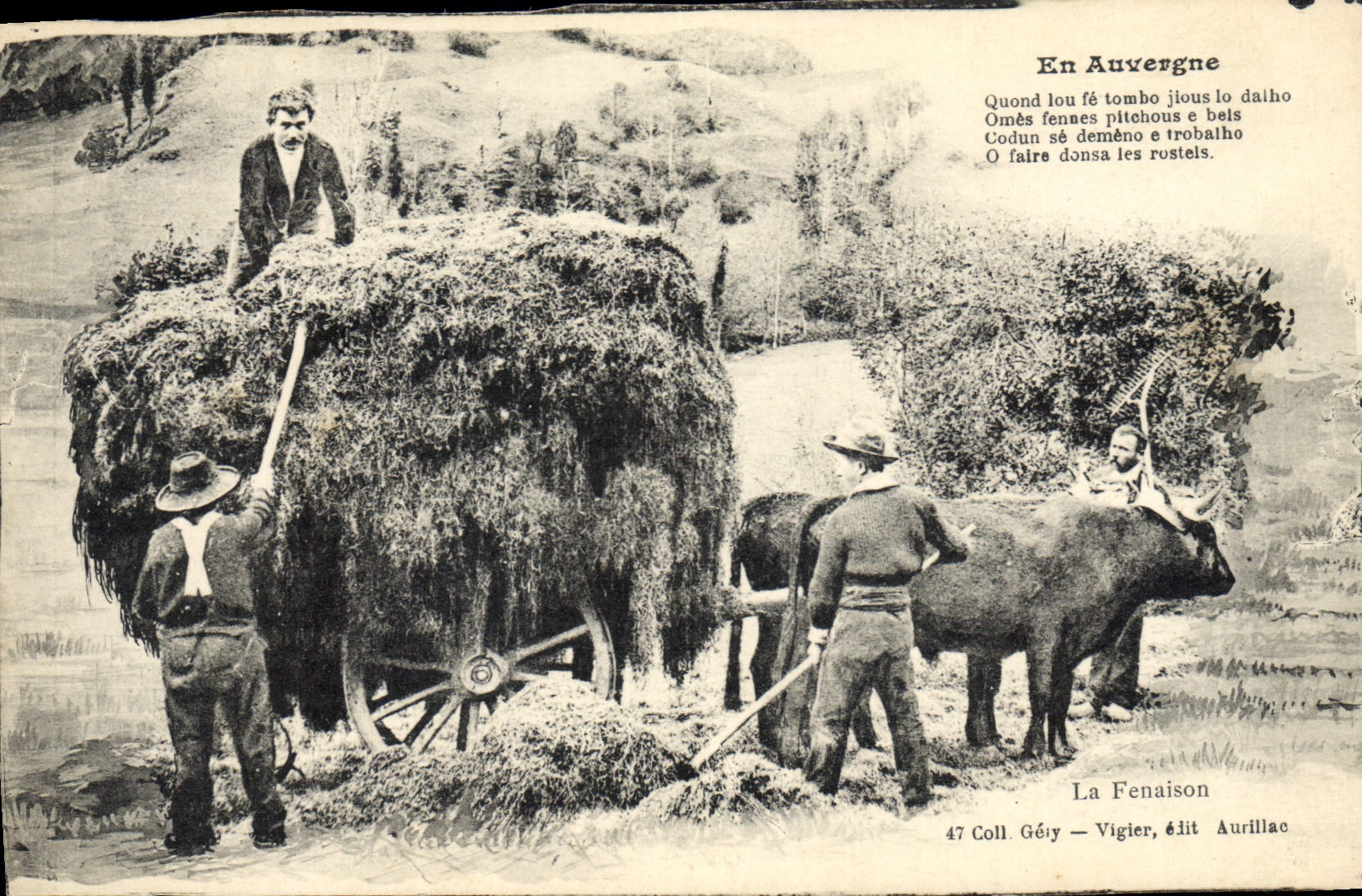 CPA Folklore Auvergne La fenaison 