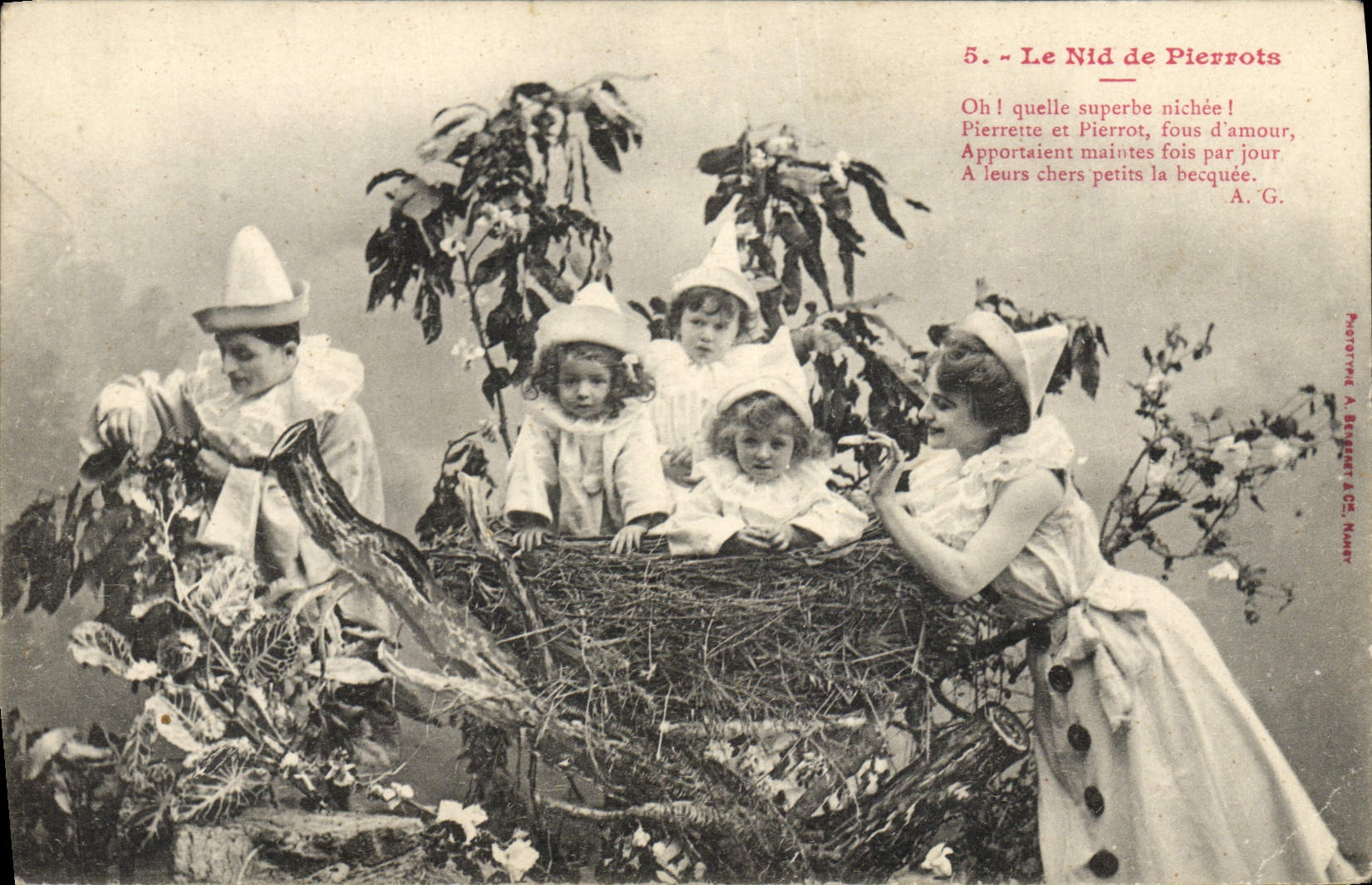 CPA Fantaisie Le nid de Pierrots