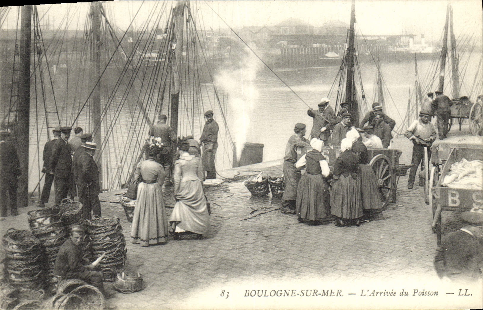 CPA Peche Boulogne sur Mer L'arrivee du poisson