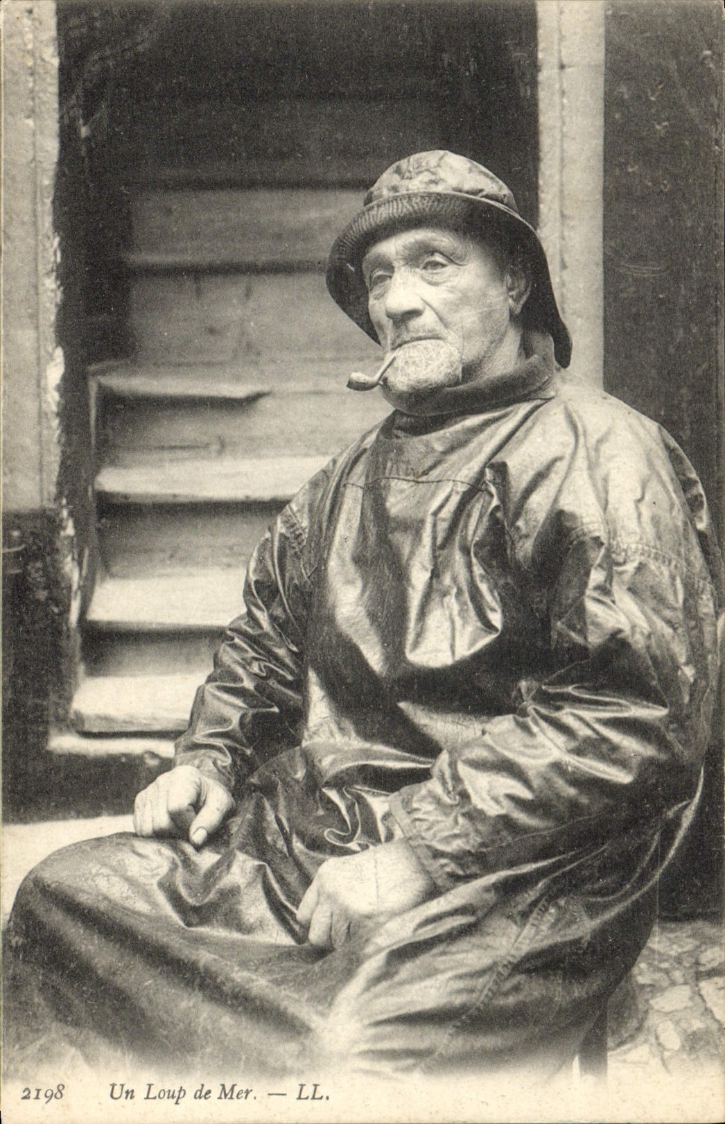 CPA Peche Un loup de mer