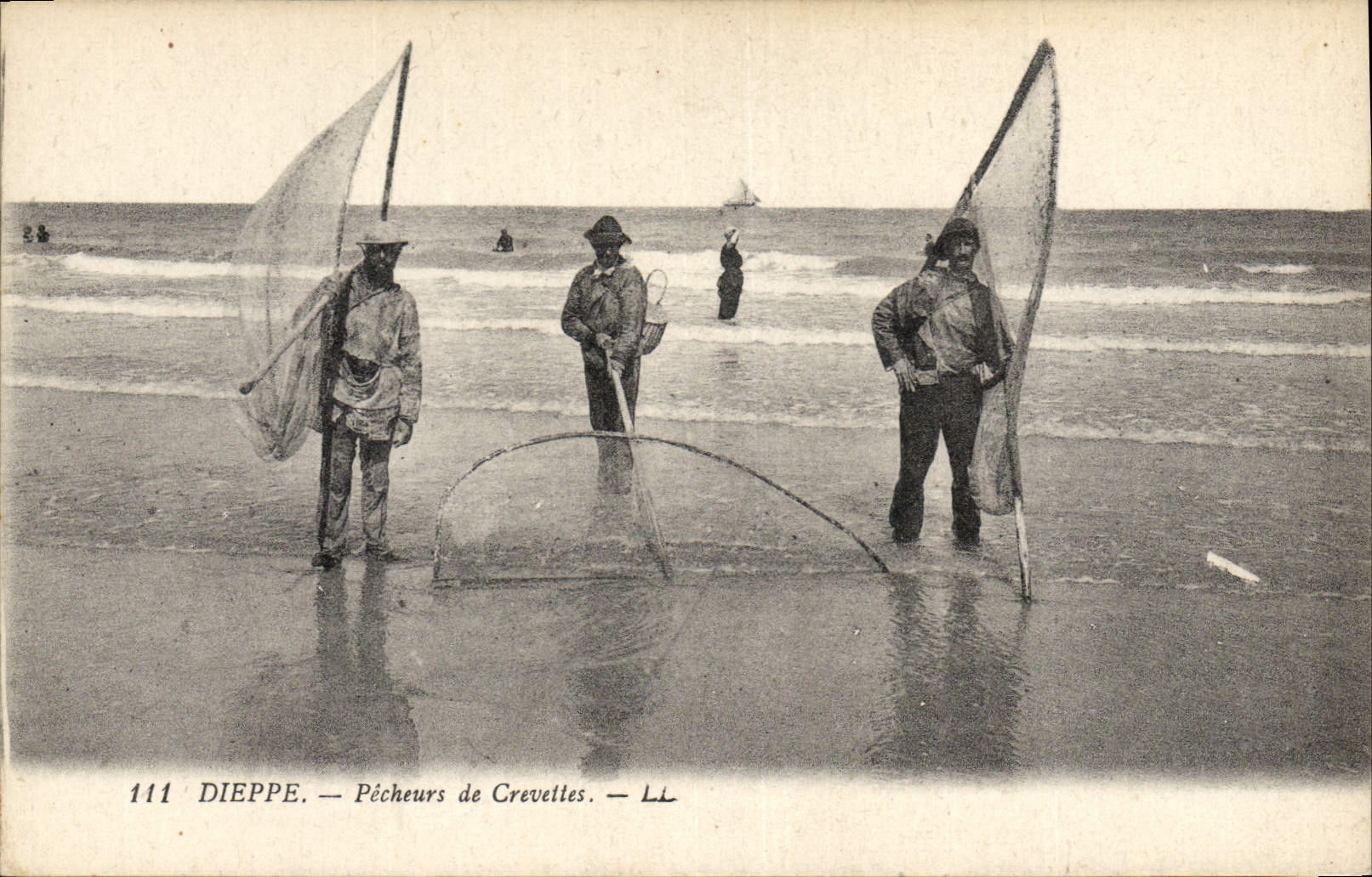 CPA Peche Dieppe Pecheurs de crevettes