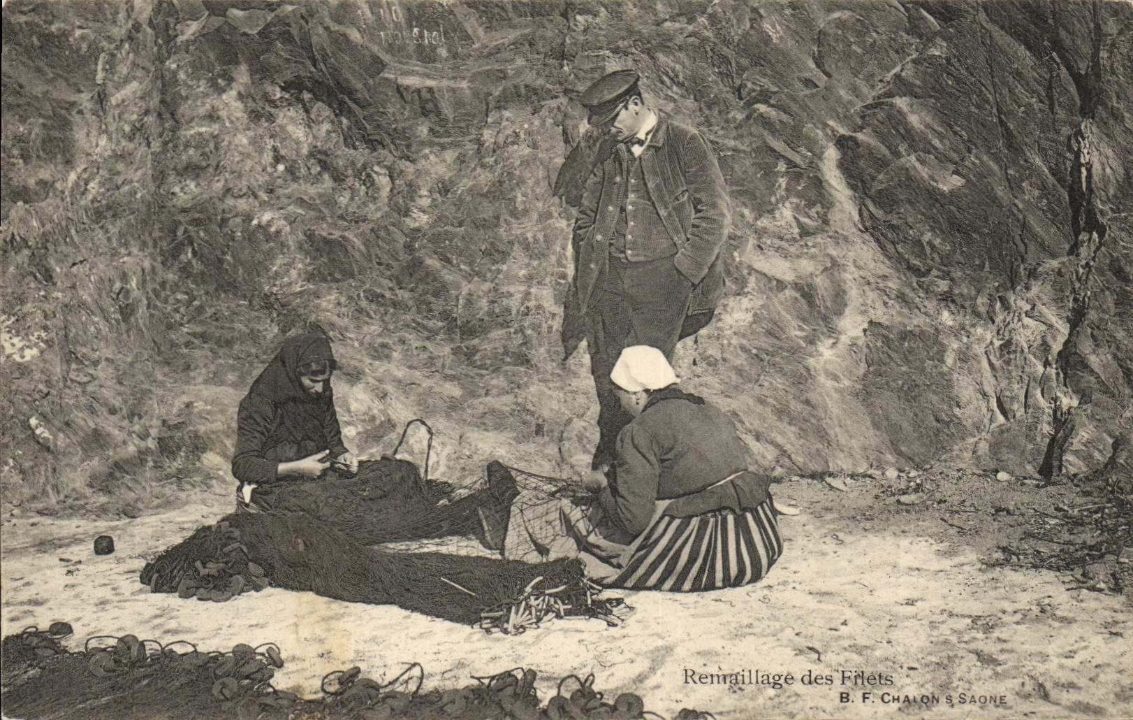 VINTAGE POSTCARD Fishing Mending of meshes of the nets