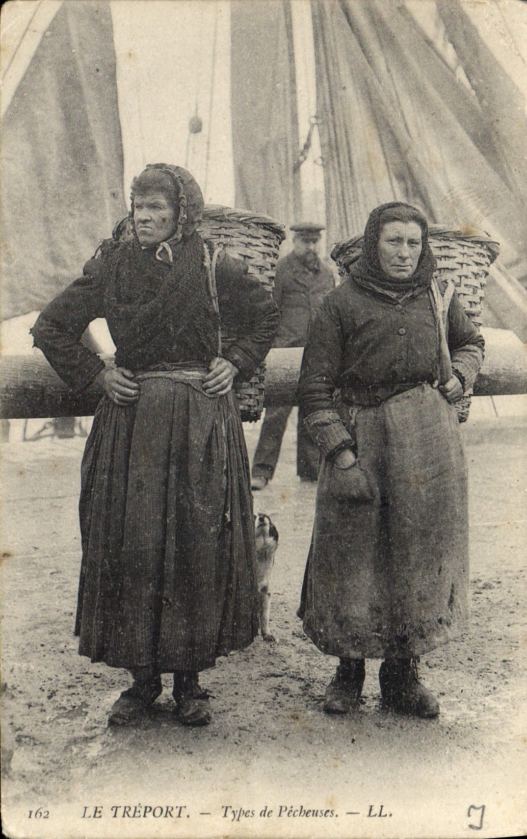 CPA Peche Le Treport Types de pecheuses
