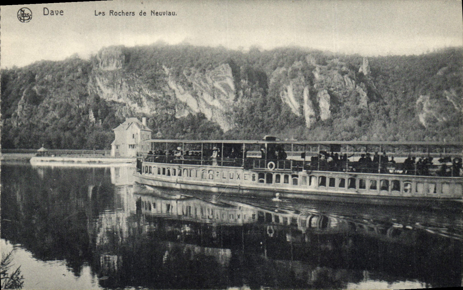 Vintage Postcard Dave Boat rocks of Neuviau