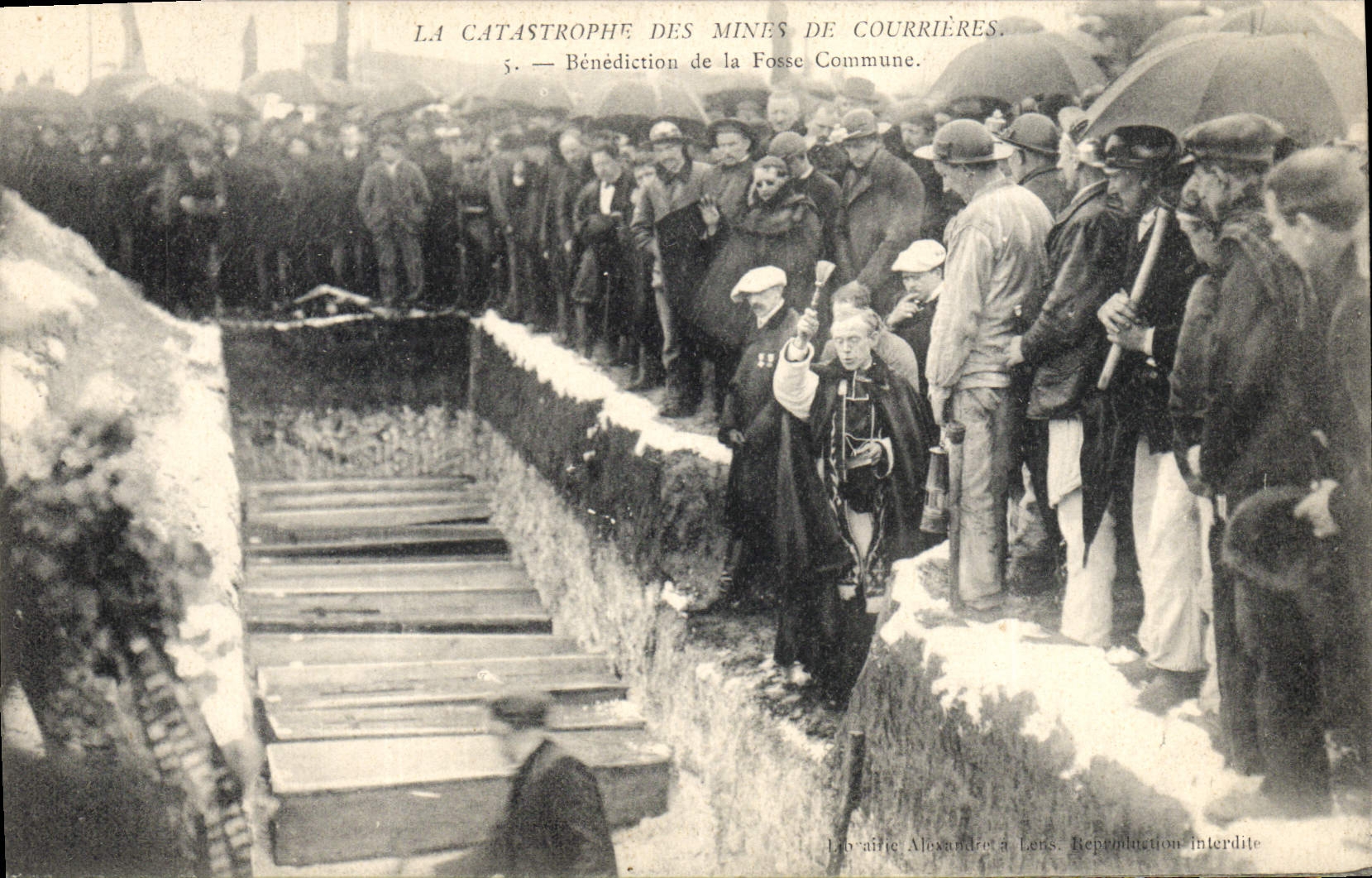 Vintage Postcard Catastrophe of the Mines of Courrieres Blessing of the Common grave SIGNAL