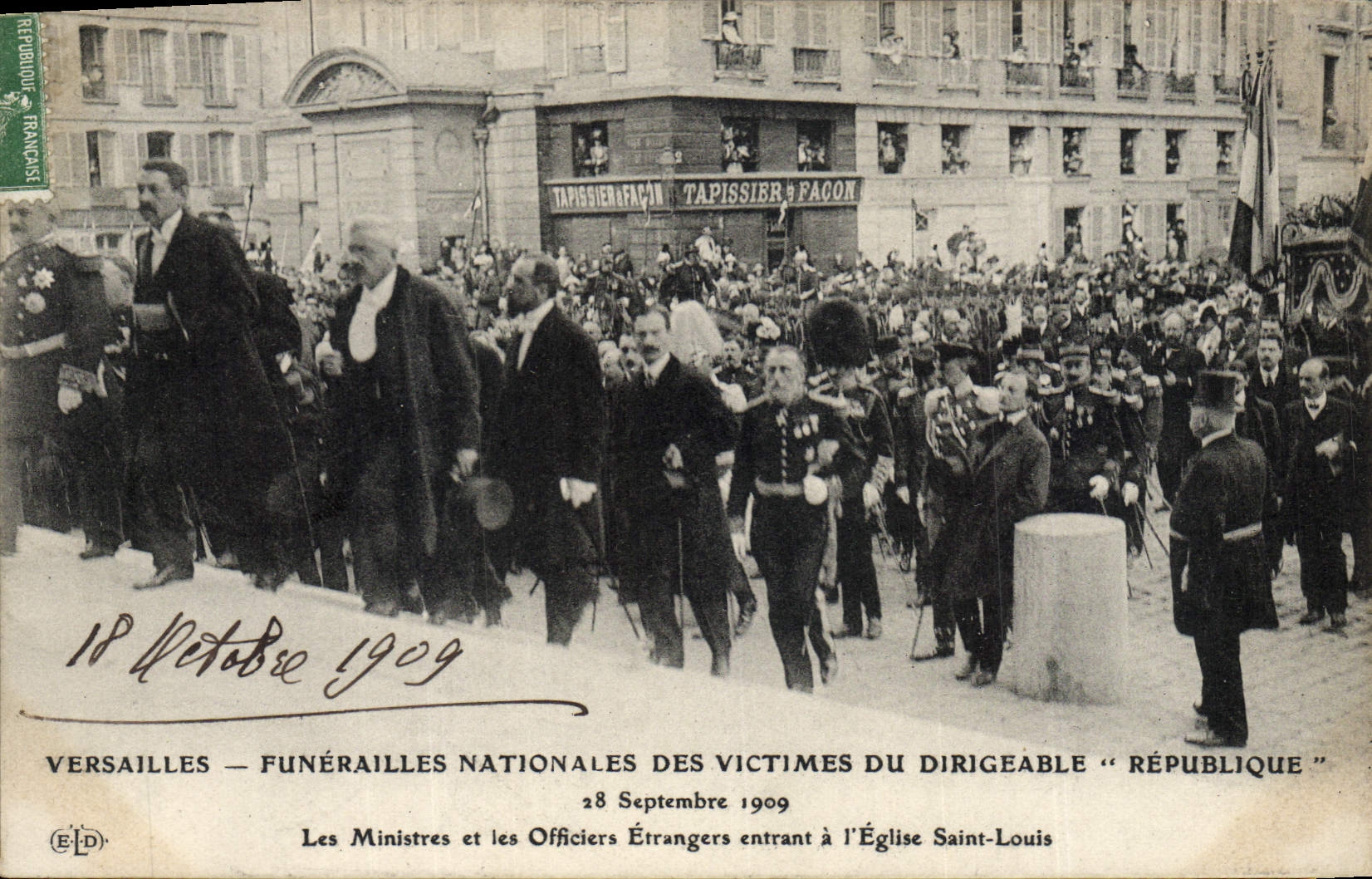 CPA Versailles Funerailles nationales des victimes du Dirigeable Republique Eglise Saint Louis