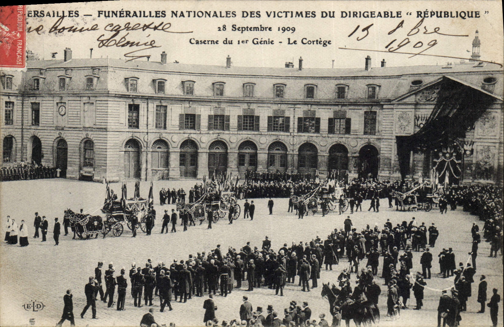 CPA Versailles Funerailles nationales des victimes du Dirigeable Republique Caserne du 1er genie Le cortege