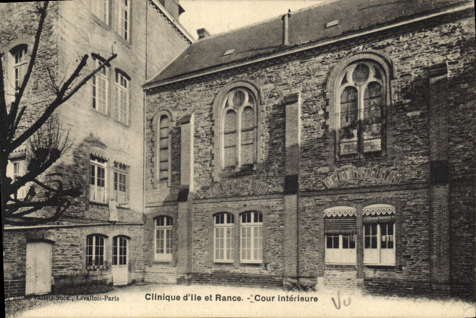 Vintage Postcard Private clinic of Island and Rancid interior Court