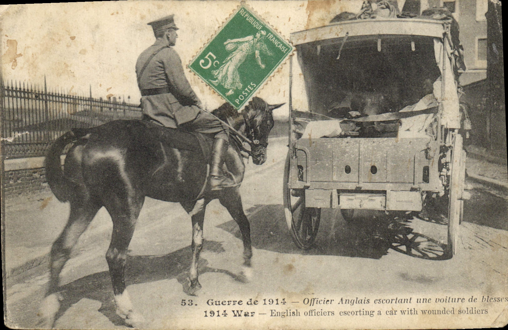 Postal Militaria Funcionario inglés que escolta un coche de herida