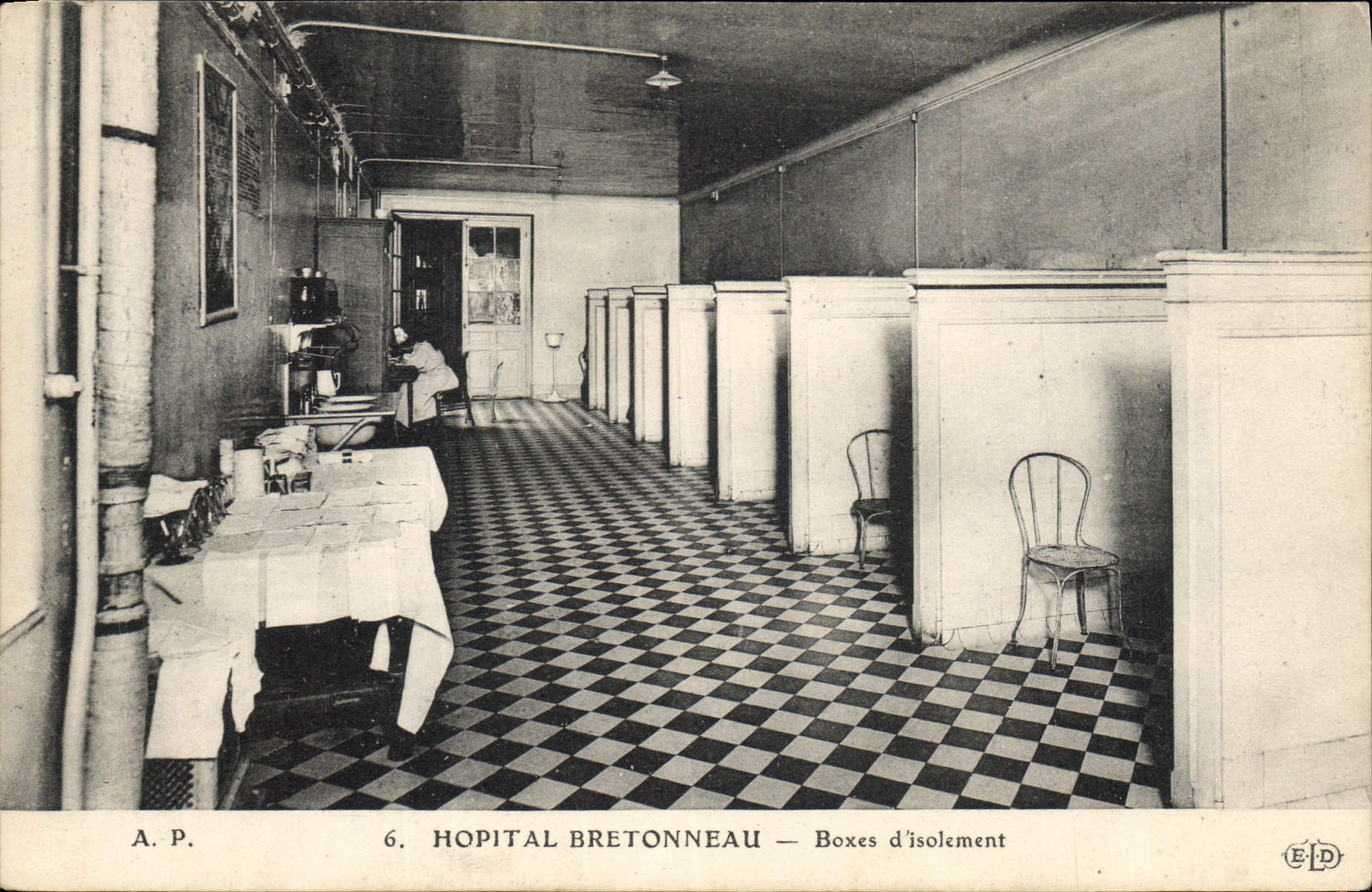 CPA Militaria Hopital Bretonneau Boxes d'isolement 