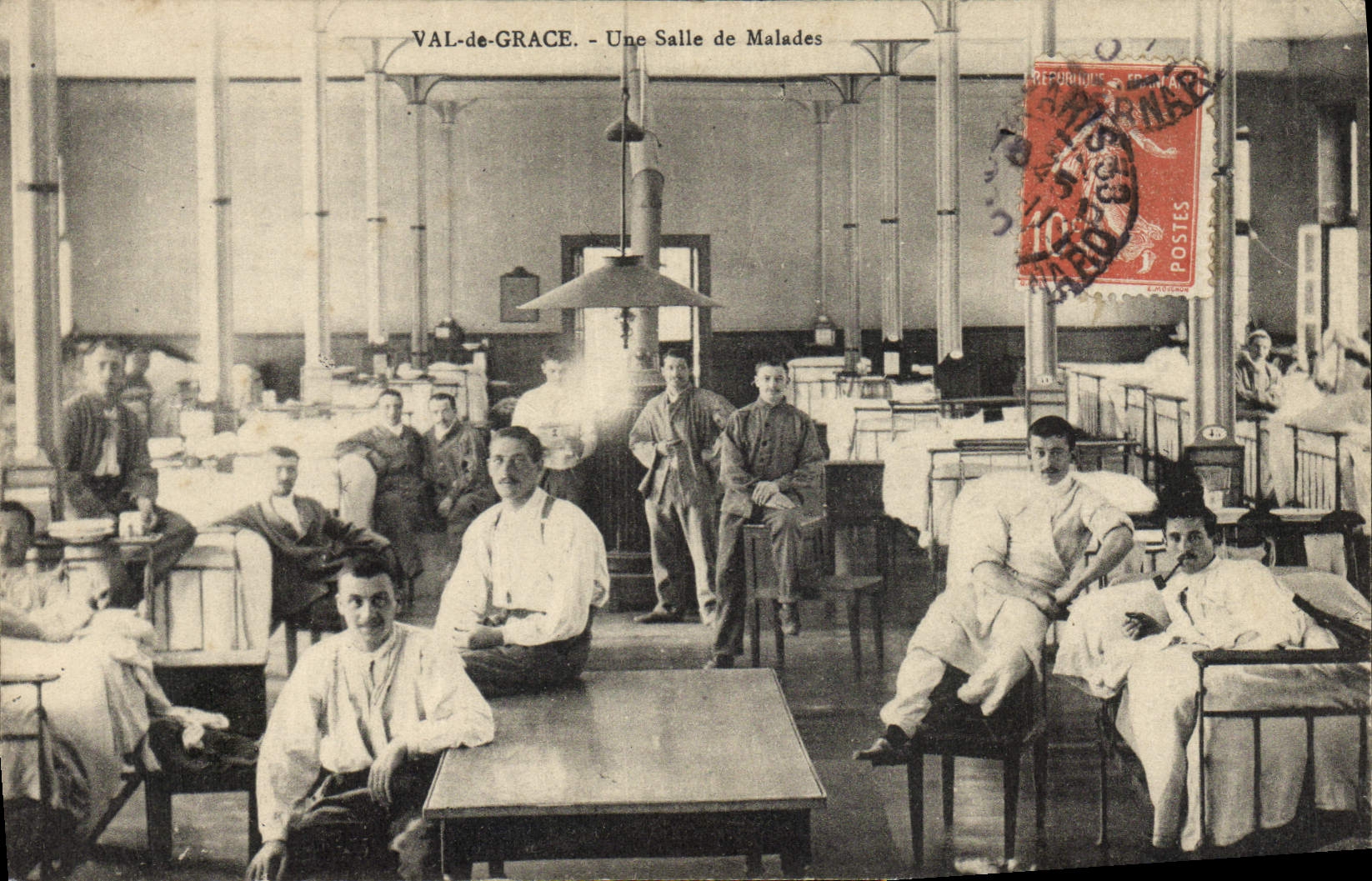 Postal Val de Grâce una sala de enfermos
