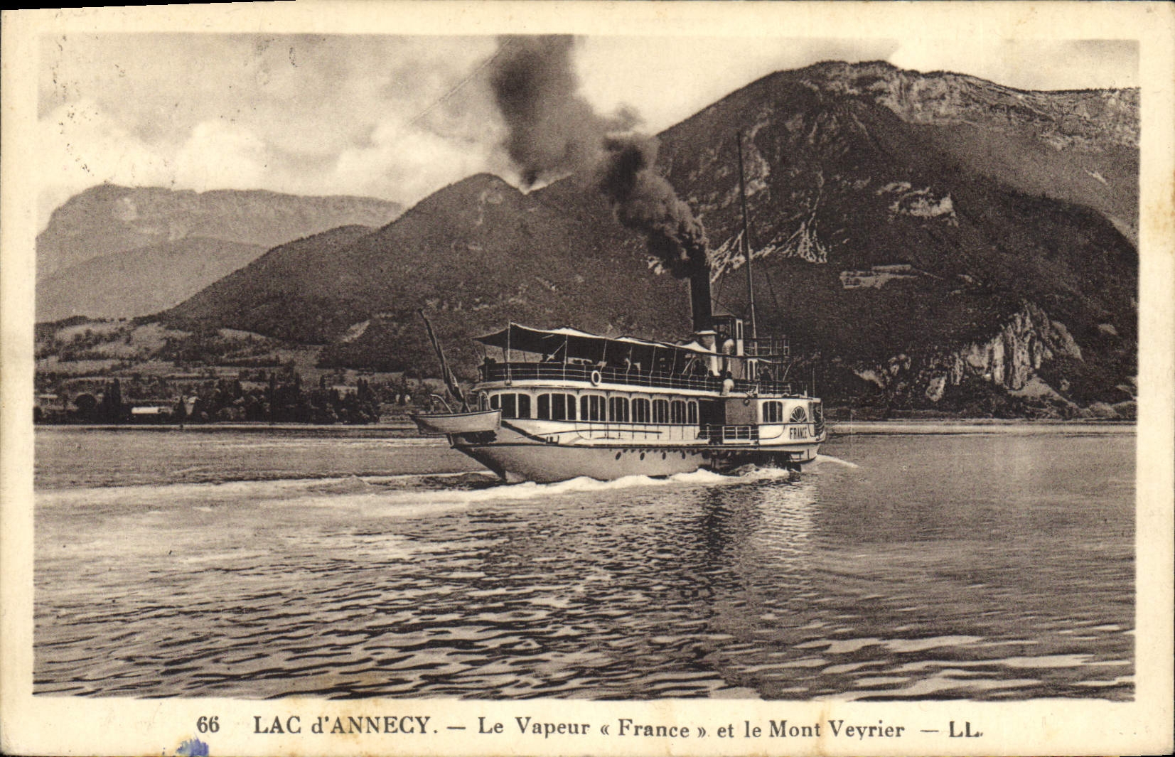 CPA Bateau Lac d'Annecy Le vapeur France et le Mont Veyrier