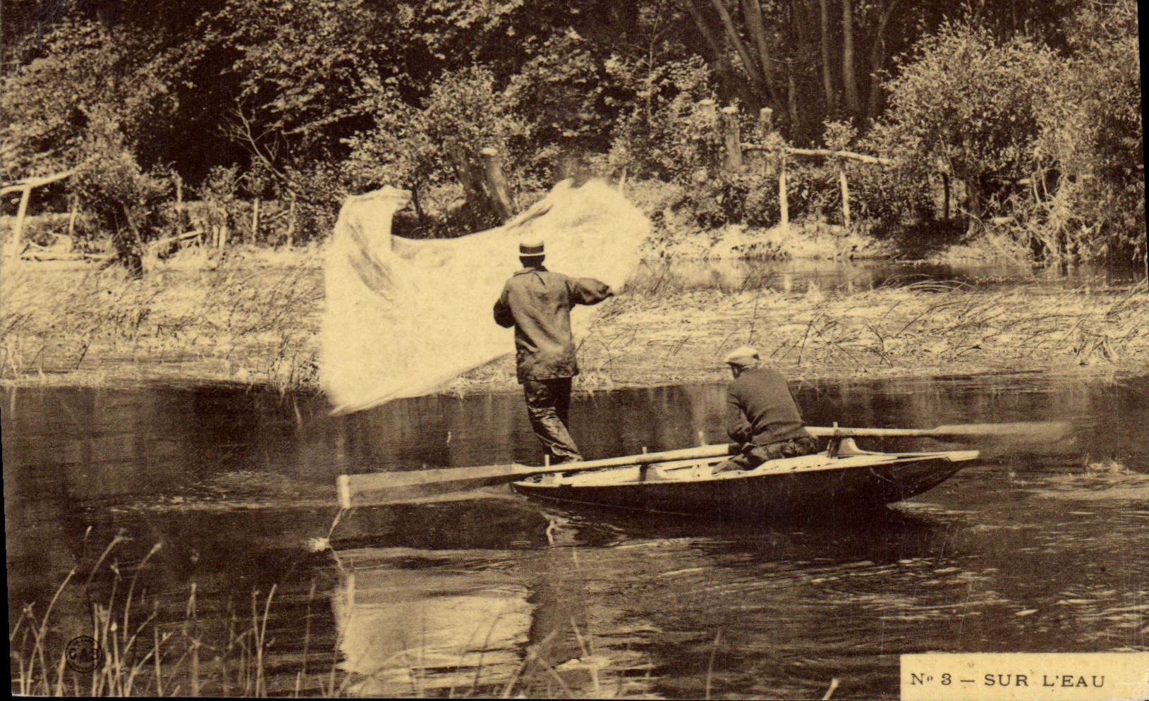 Postal Pesca sobre el agua