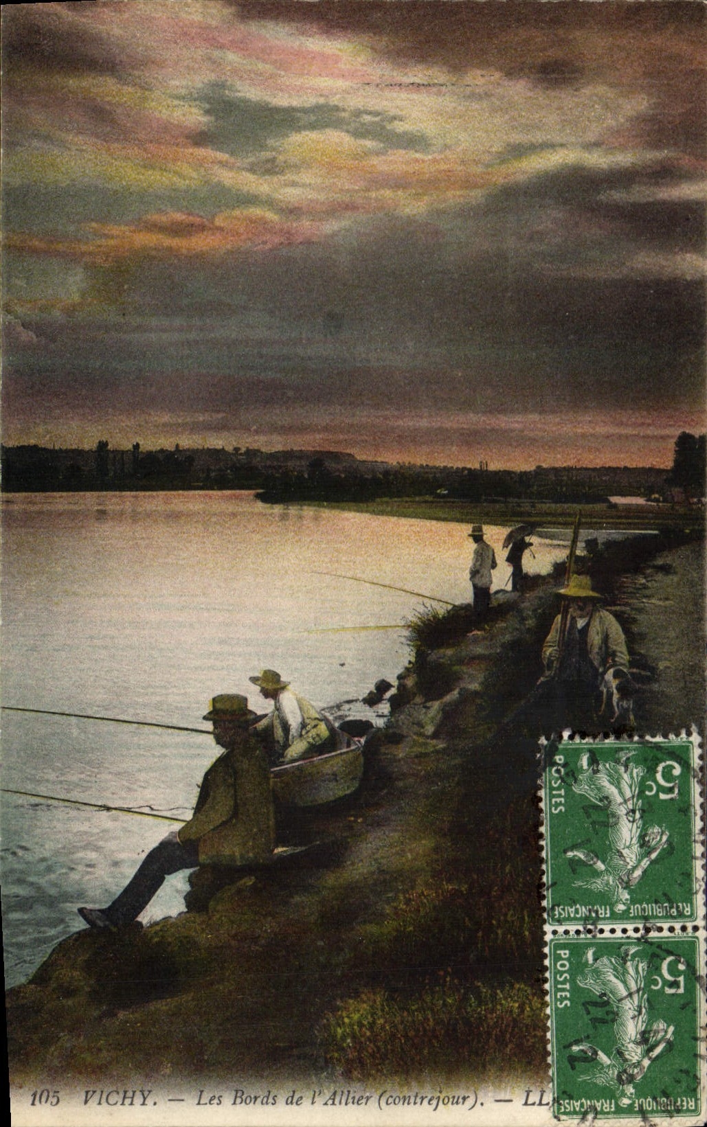 CPA Vichy Les bords de l'Allier Contrejour Peche 